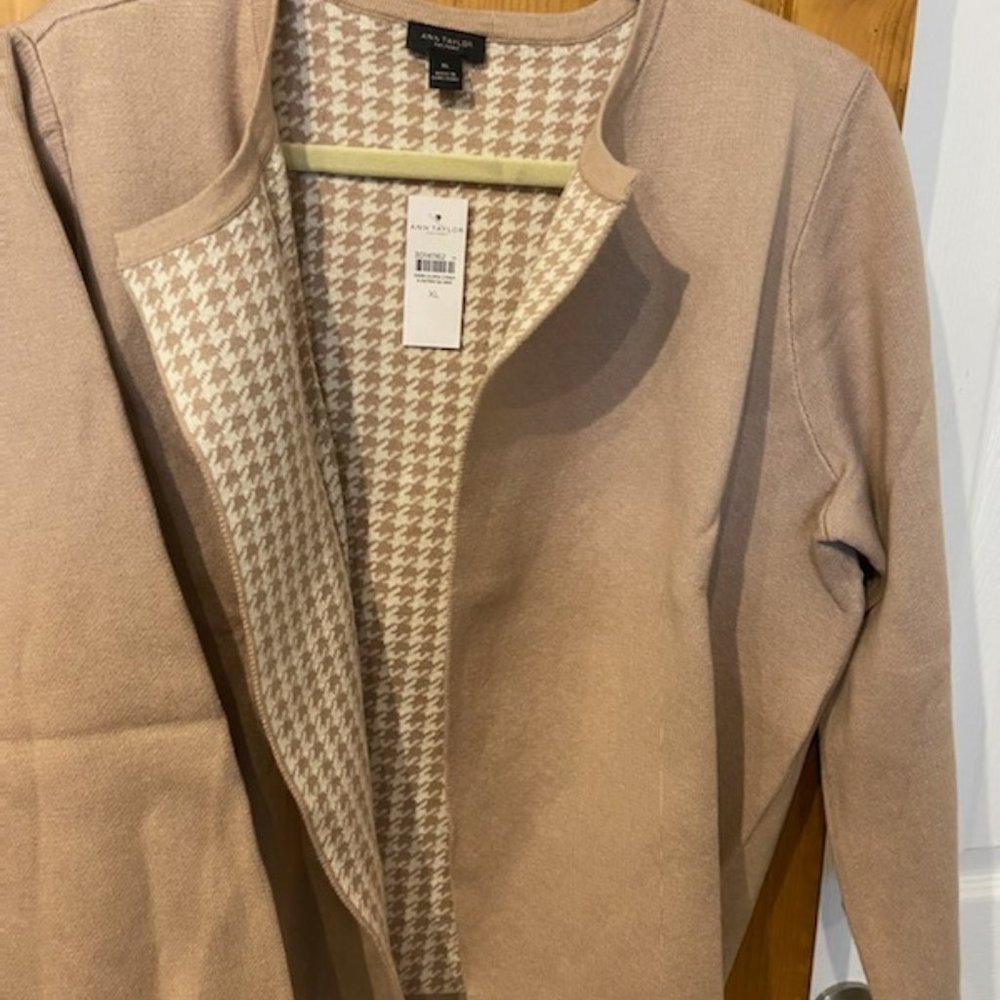 ANN TAYLOR Houndstooth lined sweater jacket